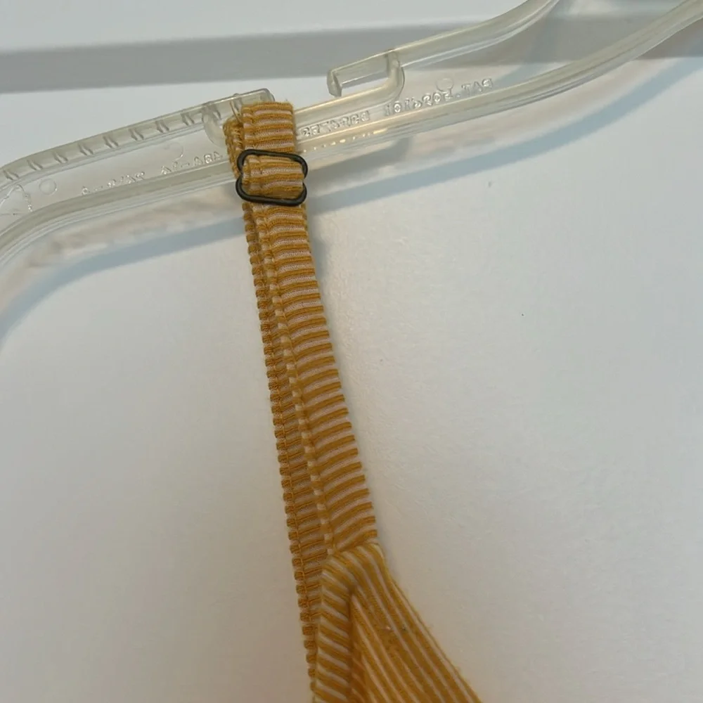 UNIVERSAL THREAD DRESS WITH ADJUSTABLE STRAPS.L. ptp18”. ptb29”. Pit to waist 9” - Picture 4 of 6